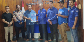 DPD PAN Kapuas Hulu saat mengambil pendaftaran formulir pendaftaran calon Kepala Daerah ke Partai Demokrat Kapuas Hulu