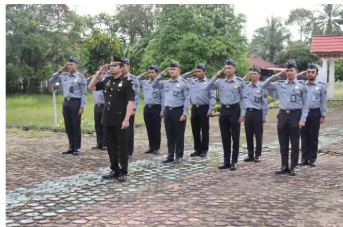 Imigrasi Putussibau saat melakukan ziara kubur