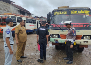 Menjelang lebaran, Dishub Kapuas Hulu melakukan pengecekan armada bus di Putussibau