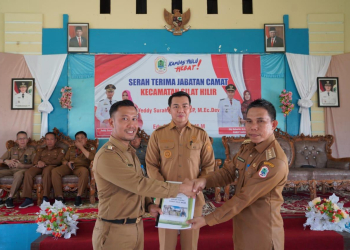 Bupati Kapuas Hulu Fransiskus Diaan saat menghadiri acara pisah sambut Camat Silat Hilir