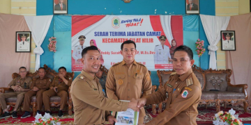 Bupati Kapuas Hulu Fransiskus Diaan saat menghadiri acara pisah sambut Camat Silat Hilir