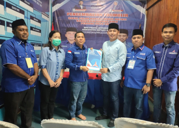 Pengembalian berkas pendaftaran balon Bupati dilakukan oleh DPD PAN Kapuas Hulu