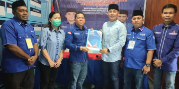 Pengembalian berkas pendaftaran balon Bupati dilakukan oleh DPD PAN Kapuas Hulu