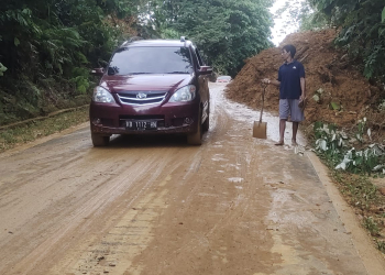 Akses jalan nasional di Genting Lanjak saat ini sudah bisa dilalui pengendara