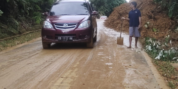 Akses jalan nasional di Genting Lanjak saat ini sudah bisa dilalui pengendara