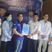 Sukardi Balon Wakil Bupati saat menyerahkan berkas pendaftaran ke partai Demokrat