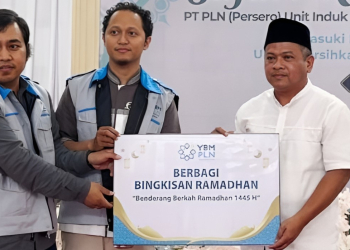 PLN UIP3B Kalimantan menyerahkan bantuan ke Panti Asuhan Nur Fauzi, Kamis, 21 Maret 2024. Foto: Dokumentasi PLN