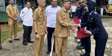 Penyerahan SK CPNS engangkatan CPNS di Dinas Perhubungan Kapuas Hulu