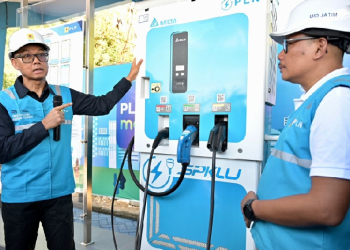 Dirut PLN Inspeksi SPKLU Jalur Mudik, Pastikan 1.299 Unit se-Indonesia Siaga Layani Pengguna Mobil Listrik