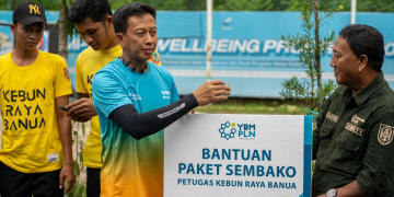Hari Buruh 2024, PLN Tebar Paket Sembako ke Puluhan Petugas Kebersihan Kebun Raya Banua Banjarbaru