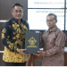 Ketua DPRD Kabupaten Kapuas Hulu Kuswandi saat menerima LHO LUPA tahun 2023 dari BPK Provinsi Kalbar