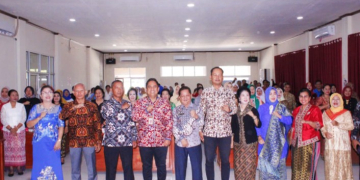 Wakil Ketua DPRD Kapuas Hulu Razali saat menghadiri kegiatan peringatan hari Kartini di aula Dinas Pendidikan