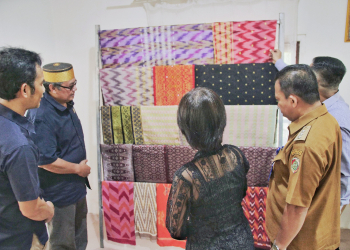 PLN Luncurkan Program TJSL UMKM Rumah Adat Songket Mempawah