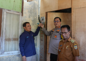 Rayakan HUT RI ke-79, Donasi Pegawai PLN Nyalakan Listrik Gratis Bagi 7.357 Keluarga Kurang Mampu