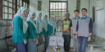 PLN bersama Dinsos Pontianak Bagikan Sembako kepada Kaum Dhuafa dan Disabilitas