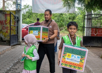 Jelang Hari Anak Sedunia, PLN Junior Tebar Kebaikan ke Rumah Anak Yatim Ar-Rohmah Banjarbaru