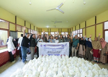 HUT ke-5, AJK Bagikan 200 Paket Sembako Secara Gratis