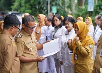 Serahkan 27 DPA Dinkes Pontianak, Edi Minta Layanan Kesehatan Ditingkatkan