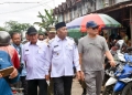 Pj Bupati Kamaruzaman Pantau Proses Pembongkaran 24 Kios Pasar di Sungai Raya