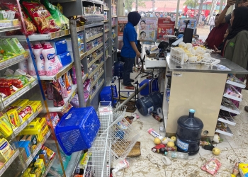 Diduga Alami Gangguan Jiwa, Pria Mengamuk dan Rusak Indomaret di Kubu Raya