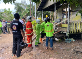 Apresiasi Penyelenggara Pemilu, Edi Serahkan Sertifikat Penghargaan