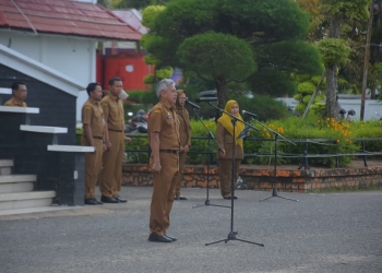 Pimpin Apel Pagi, Asisten Sekda Ketapang Tekankan Soal Kedisiplinan
