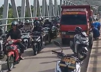 Truk Mogok di Jembatan Kapuas 2, Lalu Lintas Lumpuh Dua Jam