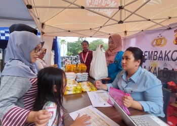 Polda Kalbar dan Mahasiswa Gelar Bazar Murah di Masjid Raya Mujahidin