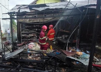 Dua Kios di Pal Lima Pontianak Ludes Terbakar