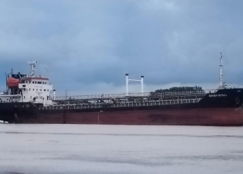 Kapal Tangker Pertamina “Kencing” di Sungai Kapuas Pontianak