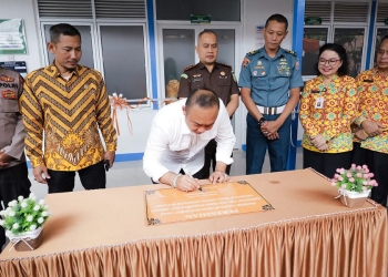 Bupati Ketapang Sambangi Disdukcapil, Pastikan Pelayanan Berjalan Optimal