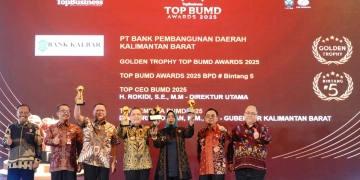 Bank Kalbar Kembali Raih Award Top BUMD dengan Predikat Bintang 5