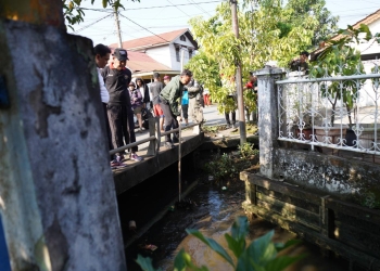 Hari Buruh, Pemkot Pontianak Gotong Royong Bersihkan Parit dan Saluran Air