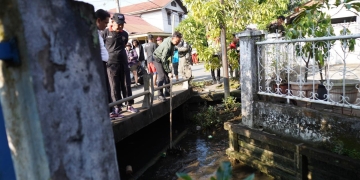 Hari Buruh, Pemkot Pontianak Gotong Royong Bersihkan Parit dan Saluran Air