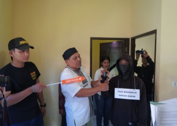 Polres Kubu Raya Gelar Rekonstruksi Remaja Tuli Bisu Tikam Tetangga Hingga Tewas