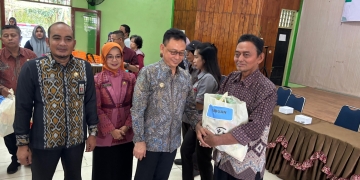 Wali Kota Pontianak Serahkan Bantuan Korban Bencana Alam dan Sosial