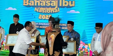 Dukung Pelestarian Bahasa Daerah, Wali Kota Pontianak Raih Penghargaan Nasional