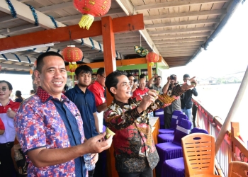 Bahasan dan Satarudin Bagikan Seribu Bakcang Halal Gratis di Festival Bakcang 2025