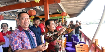 Bahasan dan Satarudin Bagikan Seribu Bakcang Halal Gratis di Festival Bakcang 2025