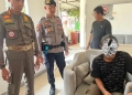 Pria Misterius Bongkar Papan Gedung Tua di Samping Rumdin Wagub Kalbar