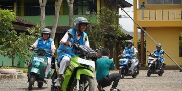 Motor Bensin Disulap Jadi Listrik, Siswa SMK Antusias Jajal Hasil Konversi PLN
