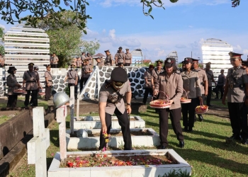 Kenang Jasa Pahlawan, Polres Kubu Raya Gelar Upacara Ziarah ke TMP Dharma Patria