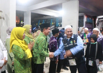 Bahasan Sambut Jemaah Haji Pontianak di Embarkasi Batam: Semua Pulang dengan Selamat dan Sehat