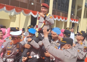 Suasana Haru Warnai Pelepasan Kombes Pol Adhe Hariadi dari Jabatan Kapolresta Pontianak