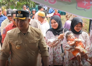 Bupati Ketapang Tinjau Pengobatan Gratis di Desa Danau Buntar