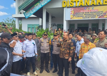 Ratusan Massa Geruduk Kantor Distanakbun Ketapang, Desak Pencabutan Izin PT PIG