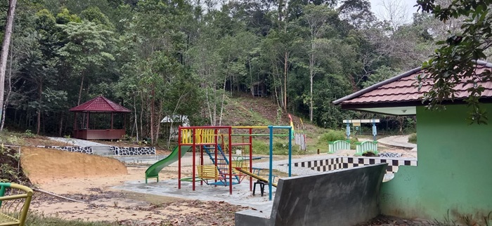 Program bertajuk “Pembangunan Ruang Terbuka Hijau Ramah Anak dan Reboisasi Pohon di Zona Rehabilitasi Taman Hutan Raya Lapak Jaru,” PLN UIP KLB meraih penghargaan kategori Ekosistem Darat dalam ajang bergengsi Nusantara CSR Awards 2025. Foto: PLN UIP KLB