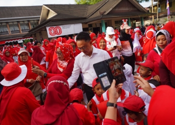 Bagikan 5.000 Bendera Merah Putih, Edi Kamtono Ajak Warga Meriahkan HUT ke-80 RI