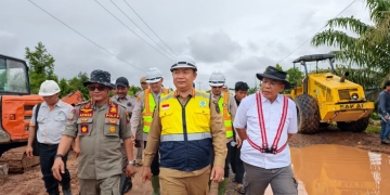Pemkab Ketapang Pastikan Perbaikan Ruas Jalan Pelang – Kepuluk – Batu Tajam Tepat Waktu dan Sesuai Bestek