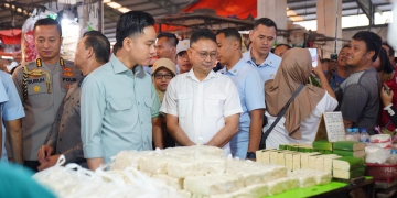 Edi Kamtono Dampingi Wapres Gibran Tinjau Pasar Flamboyan Pontianak